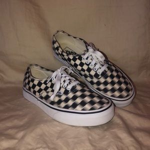 checkered low top vans